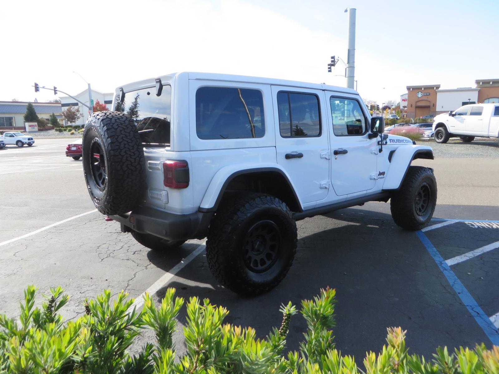 2021 White /BLACK Jeep Wrangler Unlimited Rubicon (1C4HJXFN6MW) with an 2.0L L4 DOHC 16V TURBO engine, automatic transmission, located at 2630 Grass Valley Highway, Auburn, CA, 95603, (530) 508-5100, 38.937893, -121.095482 - Photo #4